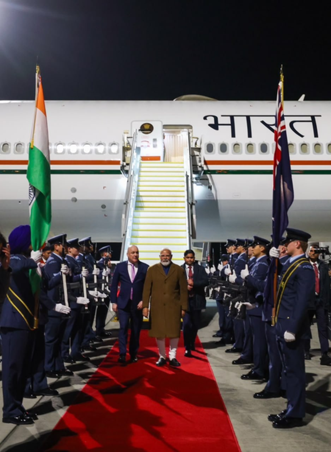 पीएम मोदीचा न्यूजीलंड दौरा सुरू, पंतप्रधान लक्सनने विमानतळावर केला स्वागत