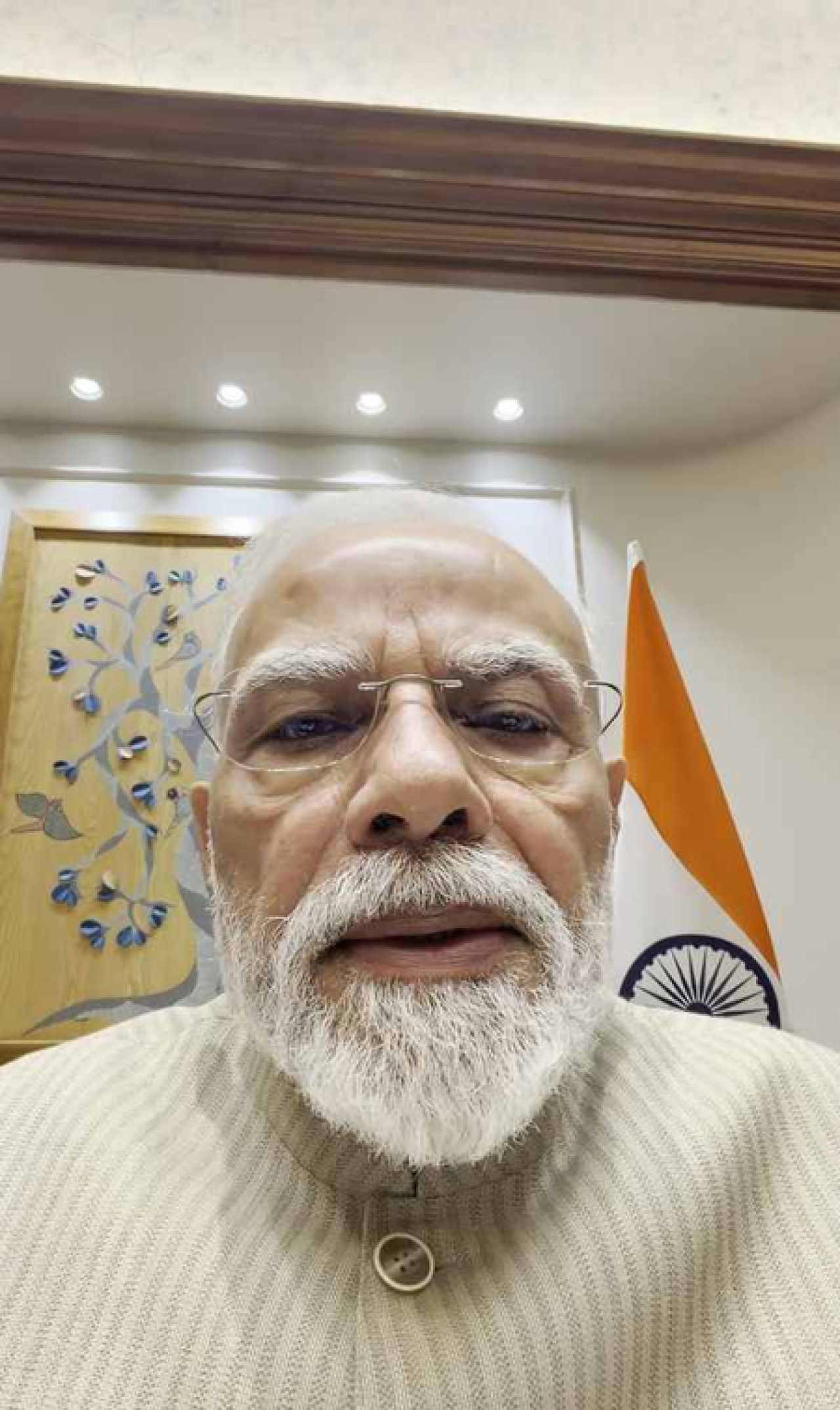 पेपर लीकवर पीएम मोदीचा व्हिडिओ संदेश, आजच्या मंत्रिमंडळ बैठकीत मोठे निर्णय होणार पेपर लीकवर पीएम मोदीचा व्हिडिओ संदेश, आजच्या मंत्रिमंडळ बैठकीत मोठे निर्णय होणार