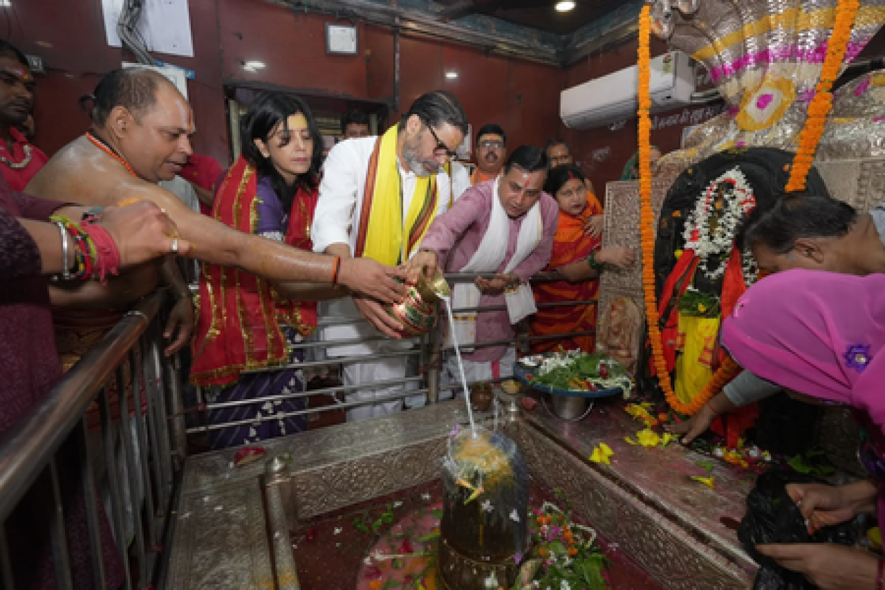 बांकीपुर उपचुनाव: प्रशांत किशोर ने नामांकन दाखिल करण्यापूर्वी बाबा हरिहरनाथ मंदिरात पूजा केली