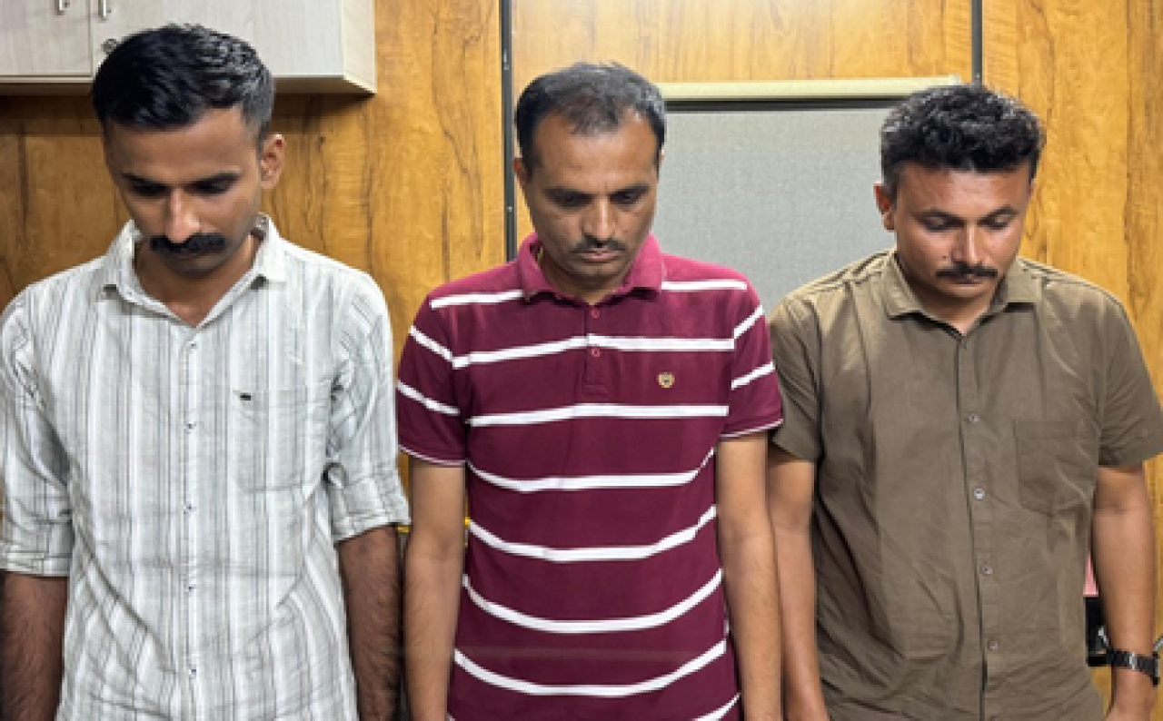 भरूचमध्ये एसीबीची कारवाई: मोबाइल परत करण्याच्या बदल्यात १ लाख रुपयांची रिश्वत घेतलेले तीन पोलीस कर्मचारी अटक
