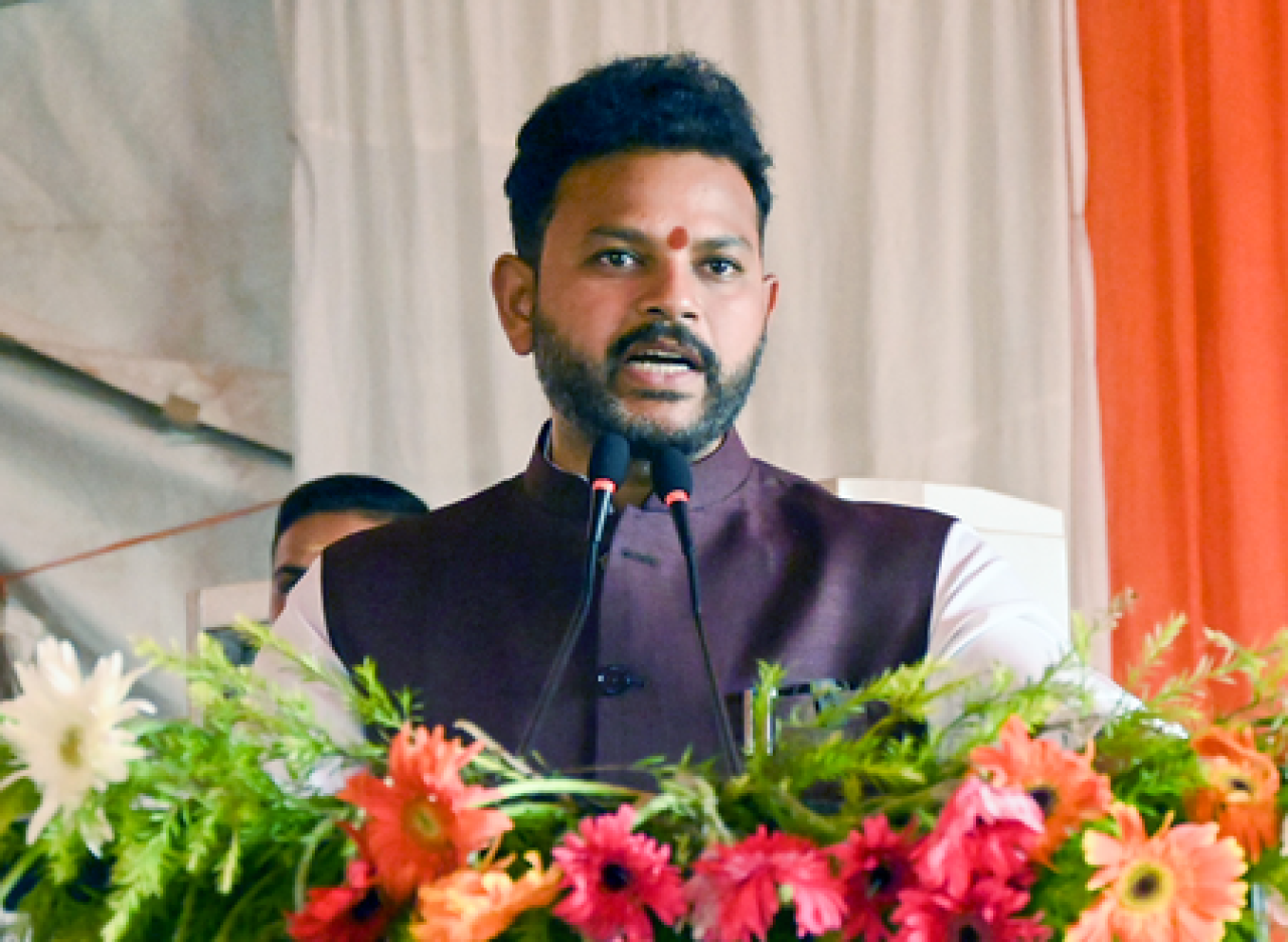 भारतातील १०४ हवाई अड्डे आता १०० टक्के नवीकरणीय ऊर्जा वापरत आहेत: नागर विमानन मंत्री भारतातील १०४ हवाई अड्डे आता १०० टक्के नवीकरणीय ऊर्जा वापरत आहेत: नागर विमानन मंत्री