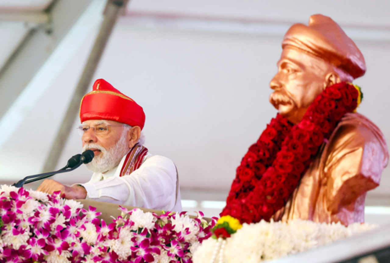 लोकमान्य तिलक यांच्या जयंतीस प्रधानमंत्री मोदीसह अनेक नेत्यांची श्रद्धांजली लोकमान्य तिलक यांच्या जयंतीस प्रधानमंत्री मोदीसह अनेक नेत्यांची श्रद्धांजली