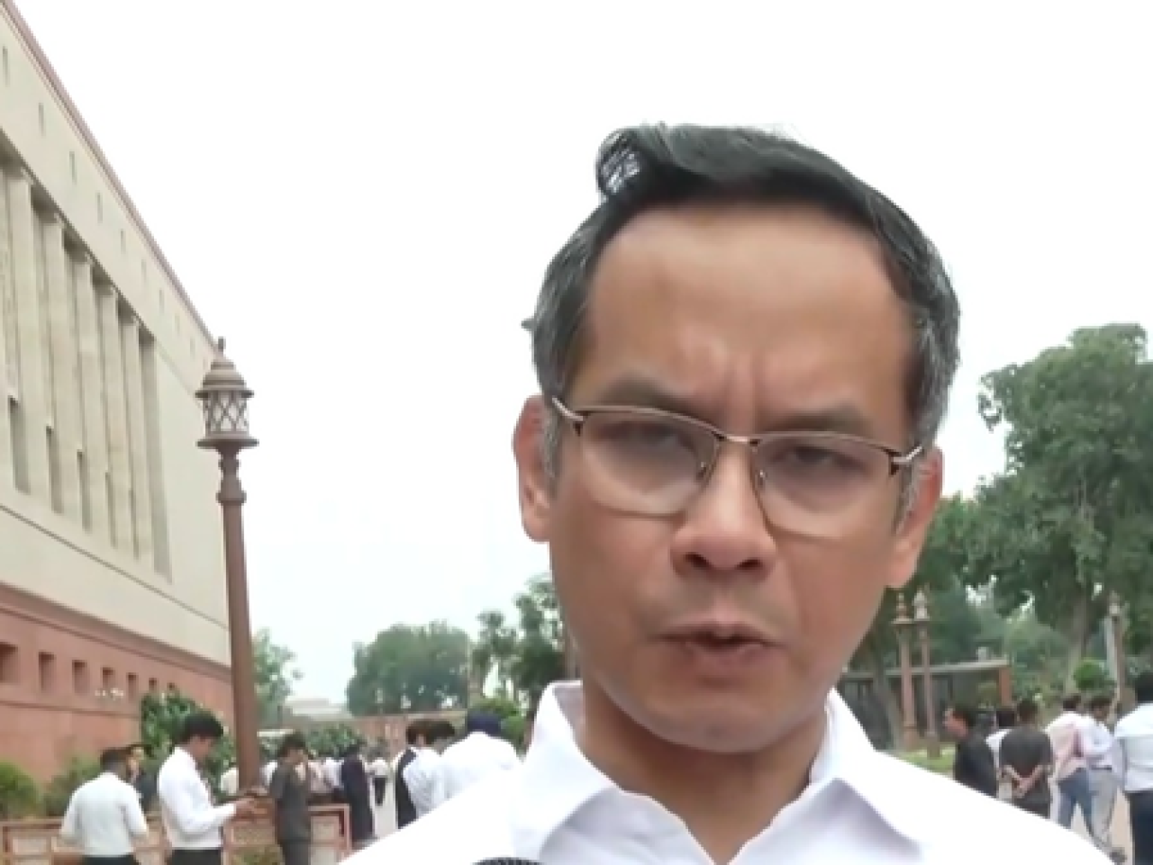 सरकार जनहिताच्या मुद्द्यांवर चर्चा टाळत आहे: गौरव गोगोई