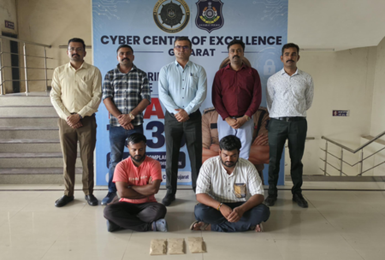इंस्टाग्रामवरून 2.54 कोटींची डिस्ट्रीब्यूटर धोखाधडी, गुजरात पोलिसांनी दोन व्यक्तींना अटक केली इंस्टाग्रामवरून 2.54 कोटींची डिस्ट्रीब्यूटर धोखाधडी, गुजरात पोलिसांनी दोन व्यक्तींना अटक केली