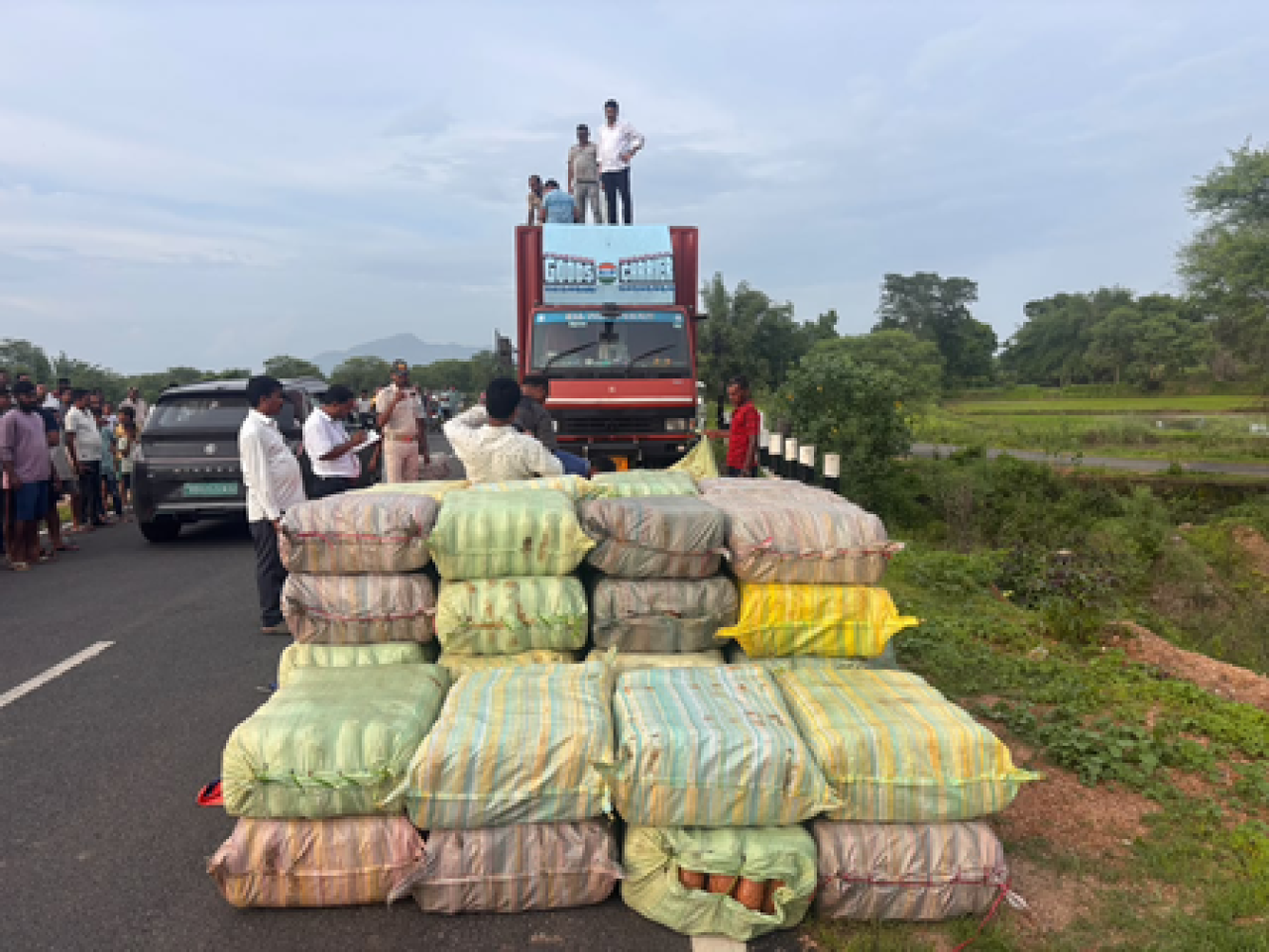 ओडिशामध्ये नशा मुक्त अभियानाची यशस्वी छापेमारी, सोनपुरमध्ये १३ कोटींचा गांजा जप्त
