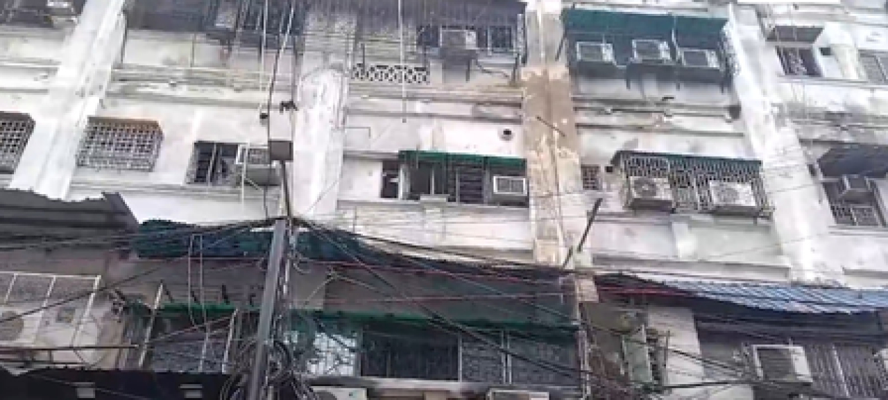 कोलकात्यातील हॉटेलमध्ये भीषण आग: एका मुलासह नऊ जणांचा मृत्यू, सहा जण रुग्णालयात दाखल