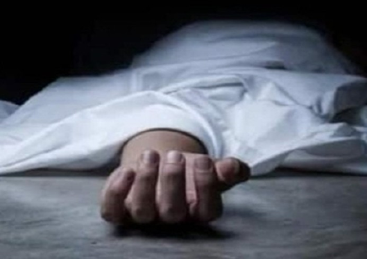 गुजरात: जहरीली शराब से भावनगरमध्ये ४ मृत, १८ जणांवर उपचार सुरू गुजरात: जहरीली शराब से भावनगरमध्ये ४ मृत, १८ जणांवर उपचार सुरू