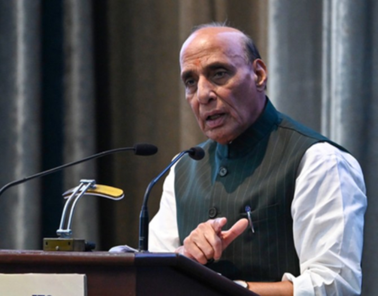 बसपा विधायक उमाशंकर सिंह यांच्या निधनावर राजनाथ सिंह यांची शोकसंवेदना बसपा विधायक उमाशंकर सिंह यांच्या निधनावर राजनाथ सिंह यांची शोकसंवेदना