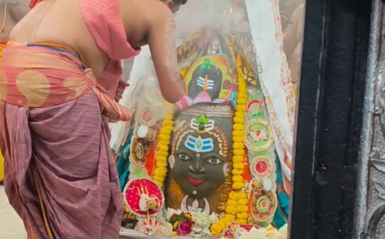 बाबा महाकाल की भस्म आरती: श्रद्धालुओं का उमड़ा सैलाब