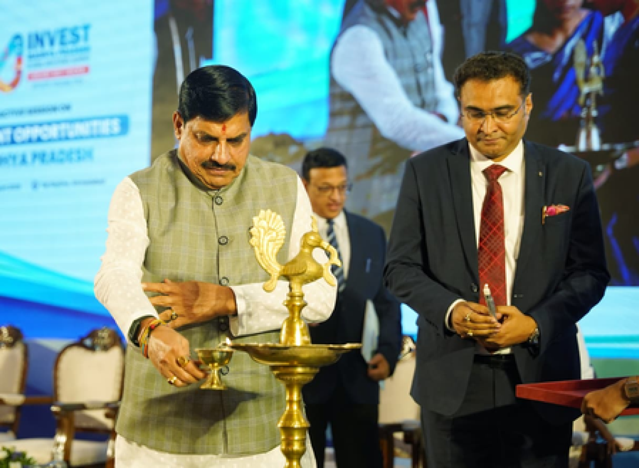 मध्यप्रदेशला 8,635 कोटींचा गुंतवणूक प्रस्ताव, 5,785 रोजगाराची संधी मध्यप्रदेशला 8,635 कोटींचा गुंतवणूक प्रस्ताव, 5,785 रोजगाराची संधी