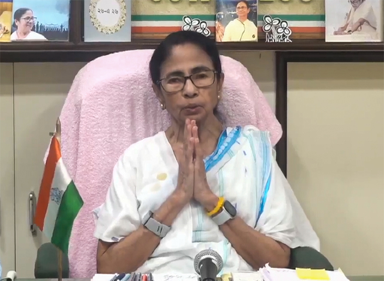 ममता बनर्जीने मुख्यमंत्री सुवेंदु अधिकारीवर धमकीचा आरोप केला ममता बनर्जीने मुख्यमंत्री सुवेंदु अधिकारीवर धमकीचा आरोप केला