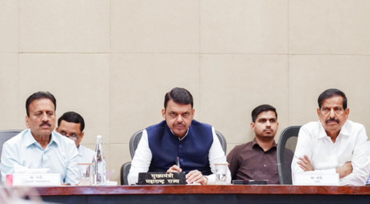महाराष्ट्रातील सरकारी सेवांमध्ये डिजिटल सुधारणा, कार्यालयीन भटकंतीची गरज संपली महाराष्ट्रातील सरकारी सेवांमध्ये डिजिटल सुधारणा, कार्यालयीन भटकंतीची गरज संपली
