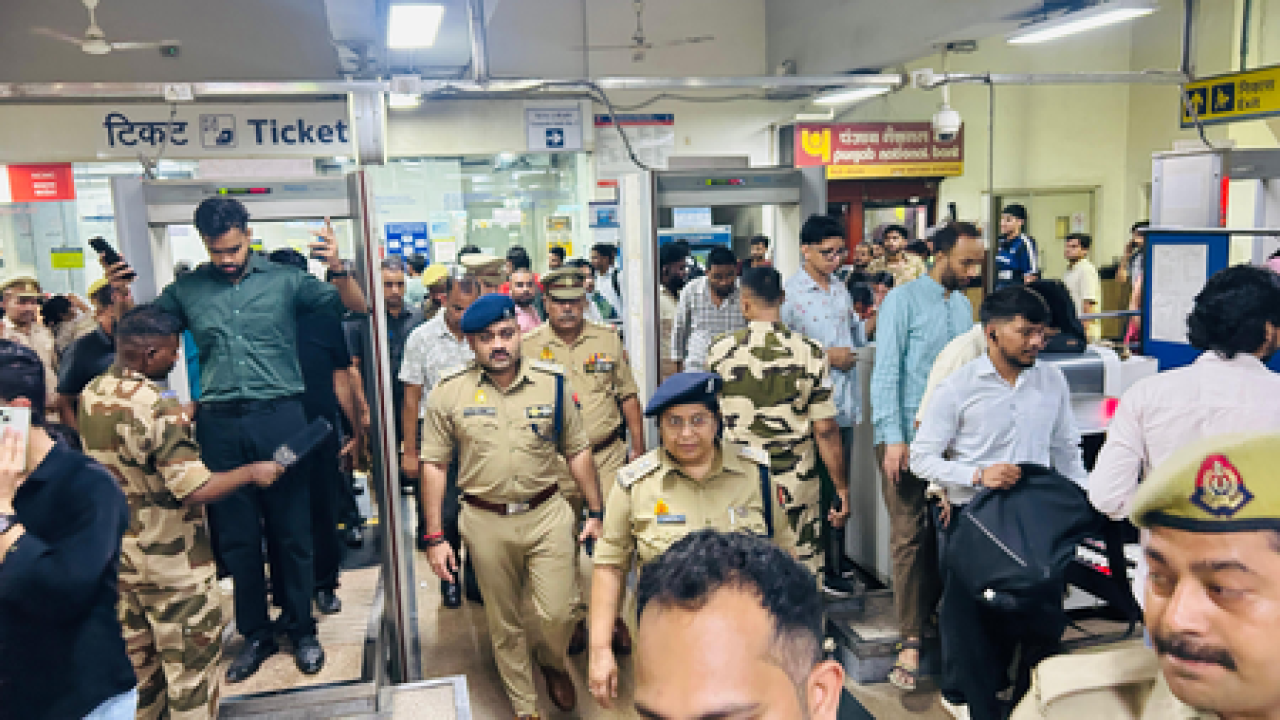 स्वतंत्रता दिवसाच्या पार्श्वभूमीवर नोएडामध्ये सुरक्षा व्यवस्था कडक स्वतंत्रता दिवसाच्या पार्श्वभूमीवर नोएडामध्ये सुरक्षा व्यवस्था कडक