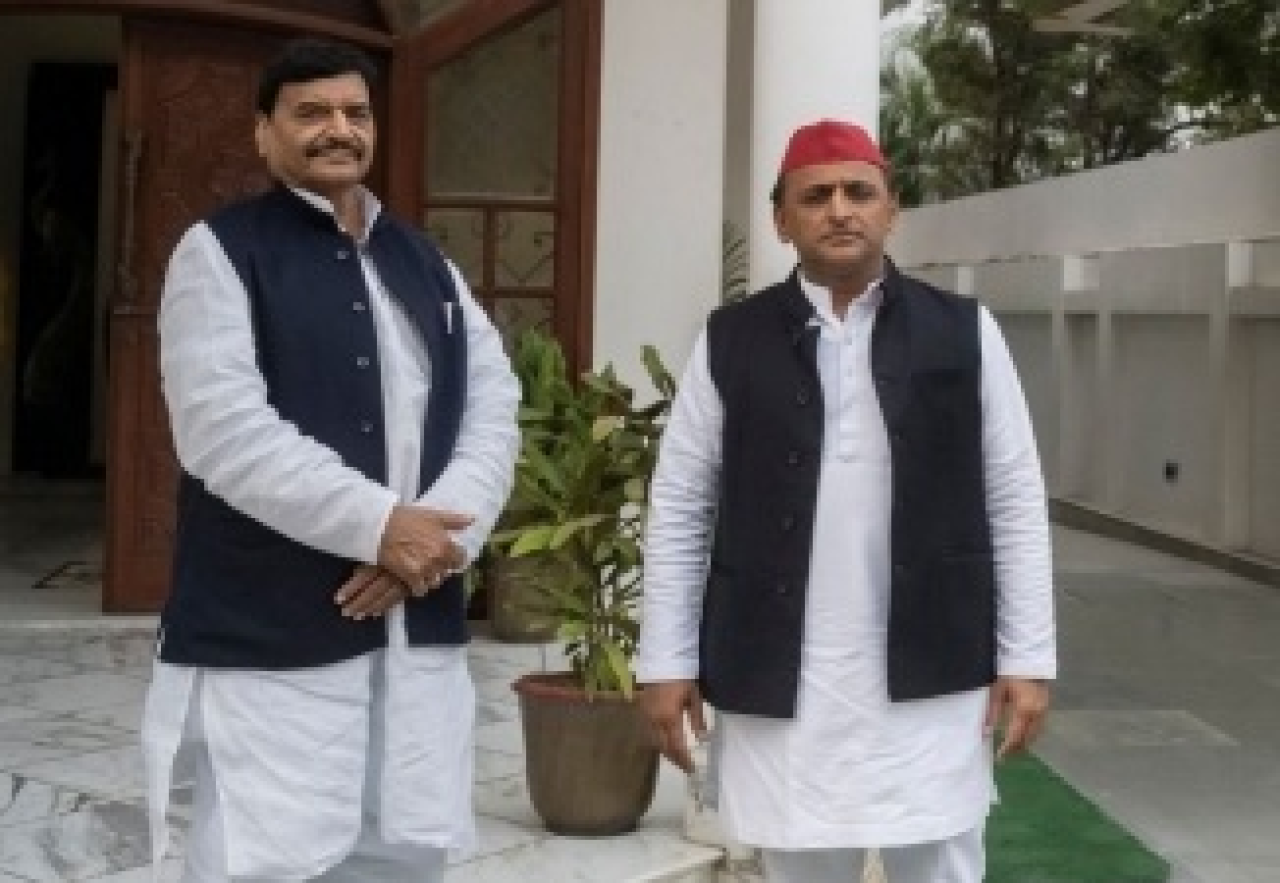 अखिलेश यादवने शिवपाल यादवला लोहिया ट्रस्टच्या अध्यक्षपदावरून मुक्त केले