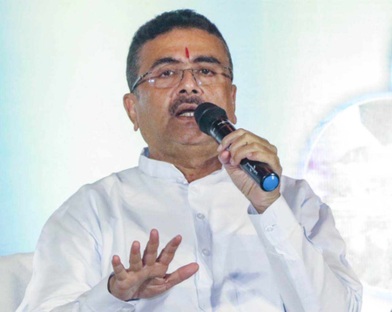 ‘अफवाहांवर विश्वास नको, सत्याची विजय होईल’: मुख्यमंत्री सुवेंदु अधिकारी ‘अफवाहांवर विश्वास नको, सत्याची विजय होईल’: मुख्यमंत्री सुवेंदु अधिकारी