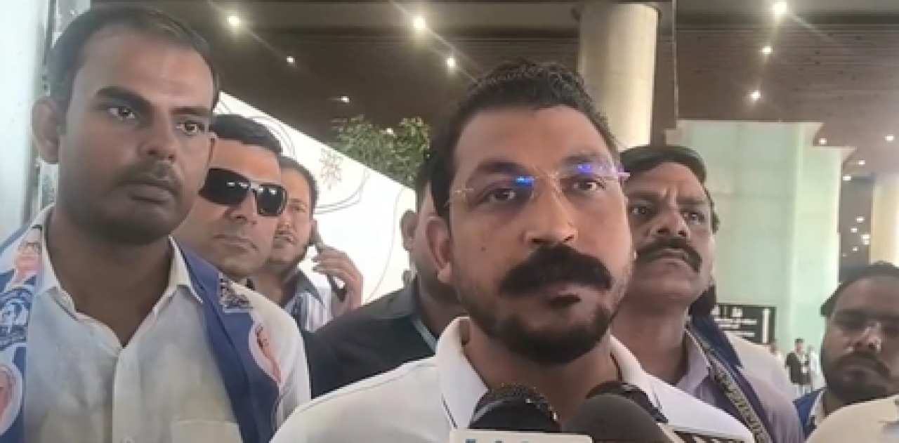 अयोध्येत चंद्रशेखर आजाद यांचा सरकारवर हल्ला, बमने हत्या आणि आरोपी अद्यापही पकडले गेले नाहीत अयोध्येत चंद्रशेखर आजाद यांचा सरकारवर हल्ला, बमने हत्या आणि आरोपी अद्यापही पकडले गेले नाहीत