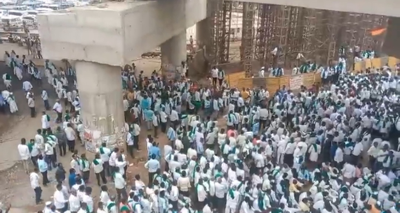 कर्नाटकमध्ये शेतकऱ्यांचा गन्ना दर वाढवण्याची मागणी