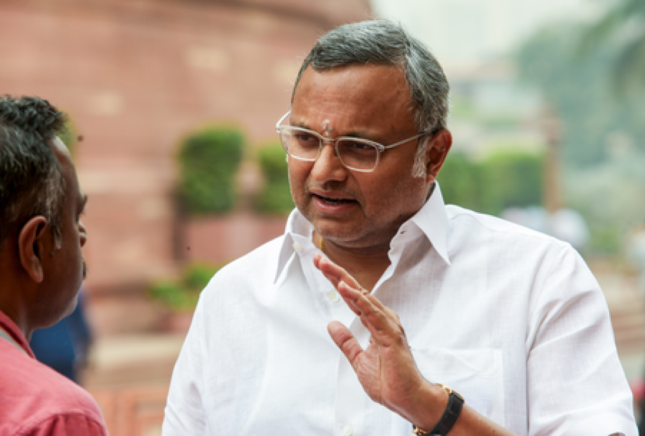 कार्ति चिदंबरमने एसआईआरची तुलना जिम क्रो कायद्यांशी केली, म्हणाले- हे लोकांना मताधिकारापासून वंचित करण्याचा प्रयत्न आहे कार्ति चिदंबरमने एसआईआरची तुलना जिम क्रो कायद्यांशी केली, म्हणाले- हे लोकांना मताधिकारापासून वंचित करण्याचा प्रयत्न आहे