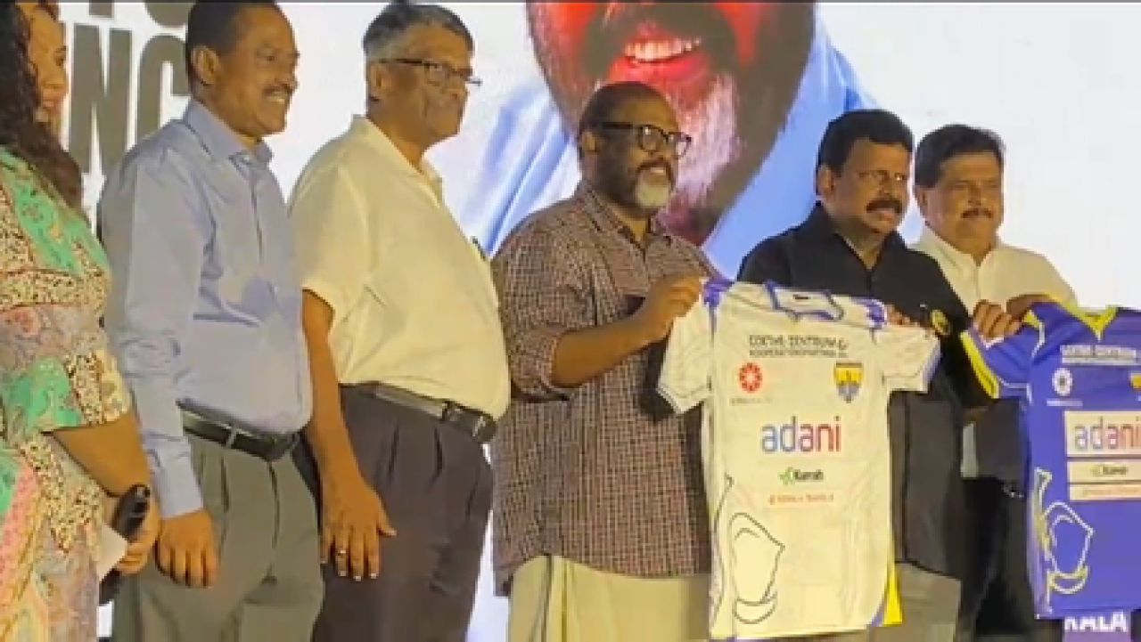 कोम्बन्स एफसी ने सुपर लीग केरल सीजन 3 के लिए जर्सी आणि टीमचे अनावरण केले कोम्बन्स एफसी ने सुपर लीग केरल सीजन 3 के लिए जर्सी आणि टीमचे अनावरण केले