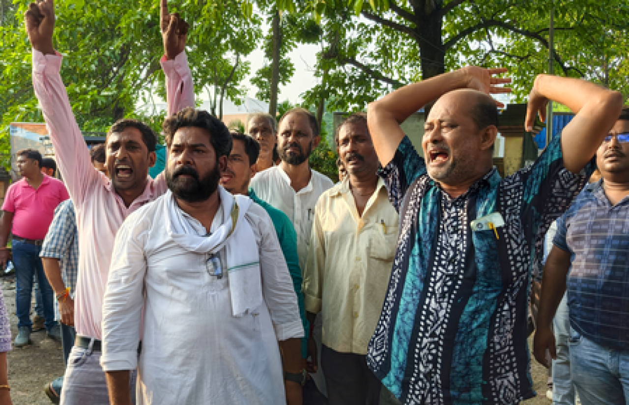 नंदीग्राम उपचुनाव: कांग्रेस उमेदवार मिलन प्रधानला कलकत्ता उच्च न्यायालयात राहत नाही, सुरक्षा याचिका खारिज नंदीग्राम उपचुनाव: कांग्रेस उमेदवार मिलन प्रधानला कलकत्ता उच्च न्यायालयात राहत नाही, सुरक्षा याचिका खारिज