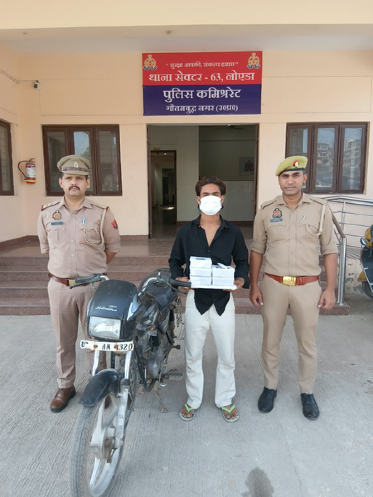 नोएडामध्ये मोबाइल व लॅपटॉप चोरी करणाऱ्या गिरोहाचा पर्दाफाश, एक आरोपी आणि चार नाबालिग ताब्यात