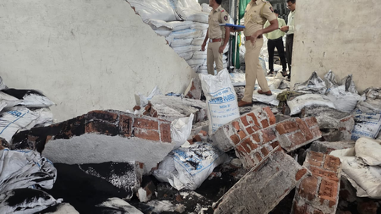 पालघरमध्ये भीषण अपघात: रबर कंपनीच्या स्टोर रूमची भिंत कोसळली, ३ कामगारांचा मृत्यू