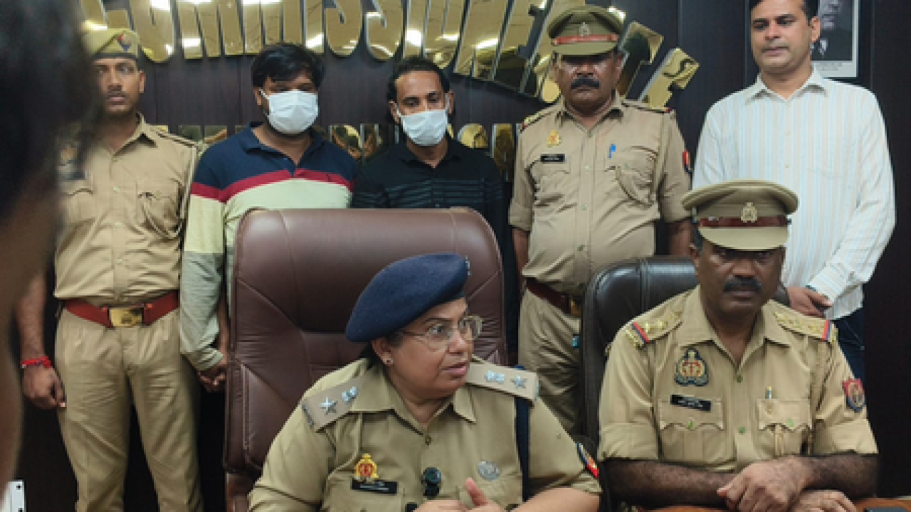 प्रेमी जोडीने चोर बनून नोएडामध्ये चोरी केली, तीन आरोपी अटकेत प्रेमी जोडीने चोर बनून नोएडामध्ये चोरी केली, तीन आरोपी अटकेत