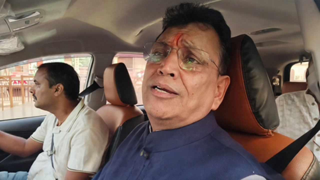 मुख्यमंत्री योगी आदित्यनाथ यांनी रामलला आणि हनुमानगढ़ीचे दर्शन घेतले मुख्यमंत्री योगी आदित्यनाथ यांनी रामलला आणि हनुमानगढ़ीचे दर्शन घेतले