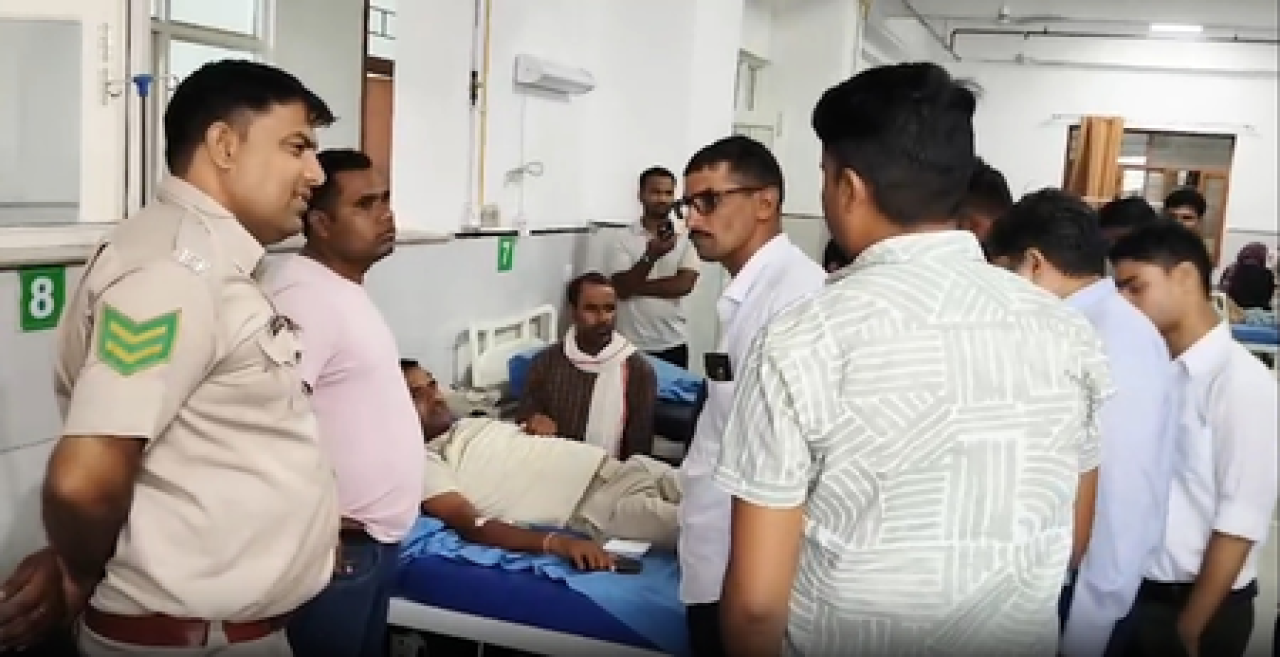 राजस्थान: भरतपुरमध्ये वन विभागाच्या टीमवर खनन माफियांचा हल्ला, अनेक कर्मचारी जखमी राजस्थान: भरतपुरमध्ये वन विभागाच्या टीमवर खनन माफियांचा हल्ला, अनेक कर्मचारी जखमी