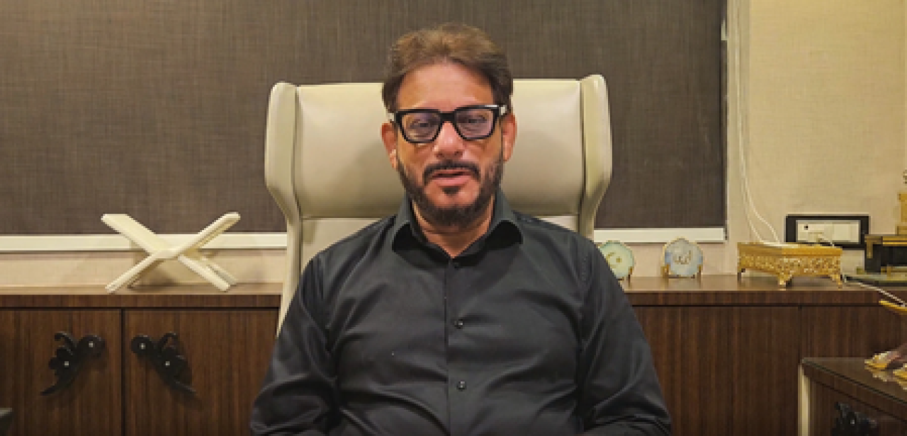 अखिलेश यादववर मुस्लिम मतदात्यांची राजकारणाची टीका, वारिस पठान यांची प्रतिक्रिया अखिलेश यादववर मुस्लिम मतदात्यांची राजकारणाची टीका, वारिस पठान यांची प्रतिक्रिया
