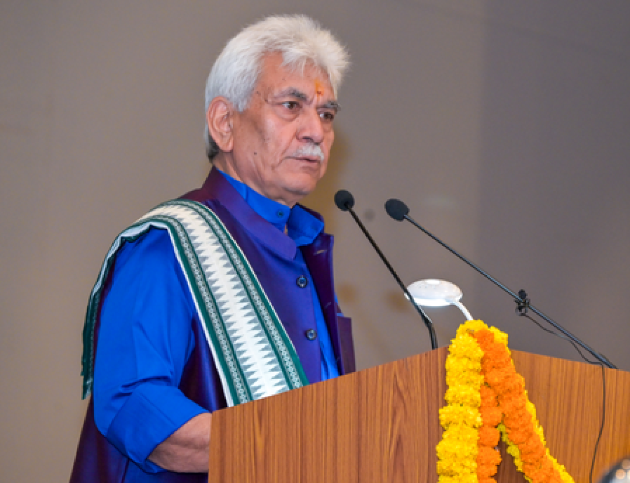 एशियन पैरा गेम्समध्ये शीतल देवीने जिंकले दोन स्वर्ण पदक, मनोज सिन्हा यांनी दिली बधाई एशियन पैरा गेम्समध्ये शीतल देवीने जिंकले दोन स्वर्ण पदक, मनोज सिन्हा यांनी दिली बधाई
