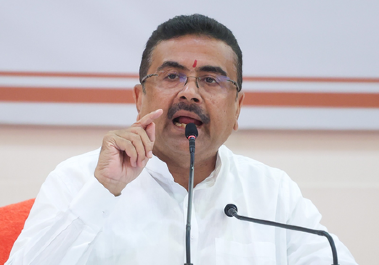 कोलकाता पंडाल हादसा: मुख्यमंत्री सुवेंदु अधिकारीने घेतली आपात बैठक, दिले सख्त निर्देश कोलकाता पंडाल हादसा: मुख्यमंत्री सुवेंदु अधिकारीने घेतली आपात बैठक, दिले सख्त निर्देश