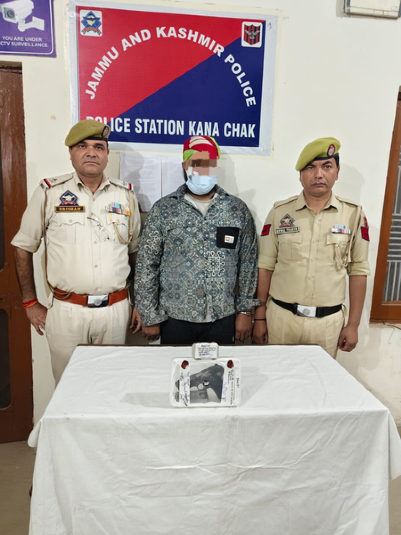 जम्मू पोलिसने 9.22 ग्राम हेरोइन, पिस्तौल आणि कारतूस जप्त केले
