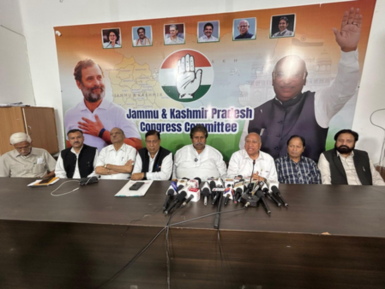 जम्मूमध्ये इंडी गठबंधनाची बैठक; ज्ञानेश कुमारच्या विरोधात कारवाईची मागणी