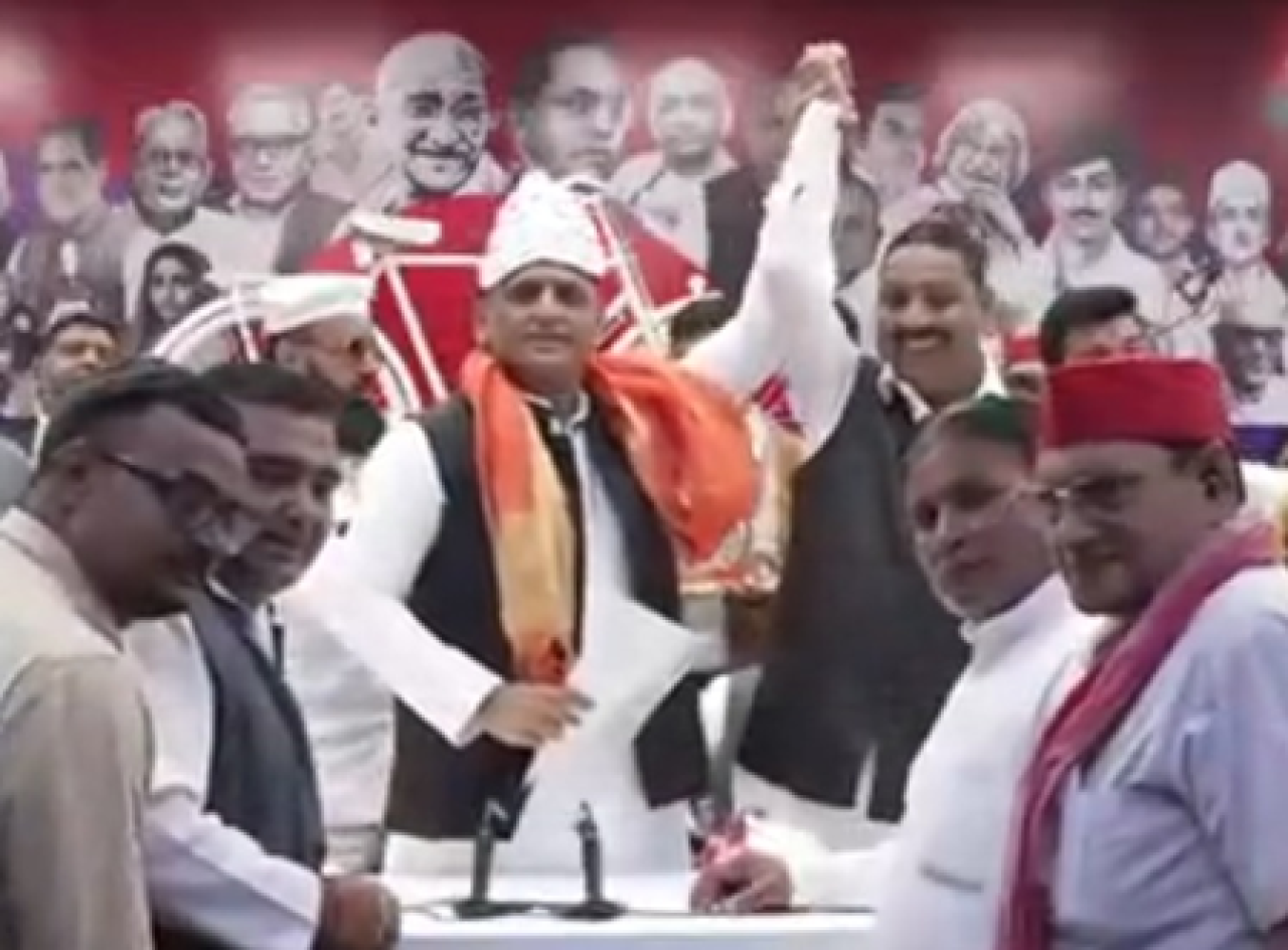 धर्मेंद्र कश्यप सपा मध्ये सामील, अखिलेश यादव म्हणाले- निवडणूक तारीख जाहीर होताच भाजपाची हार निश्चित