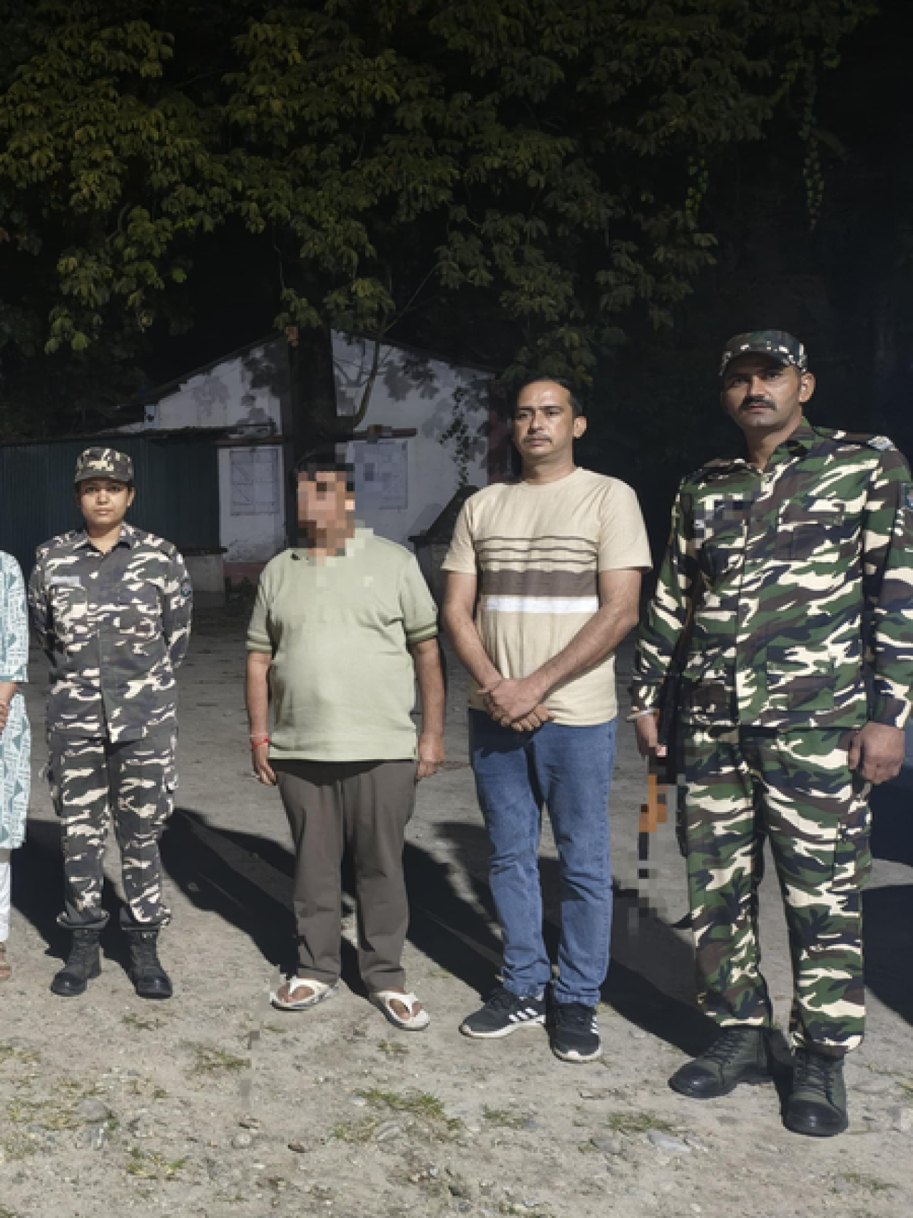 भारत-नेपाल सीमा पर मानव तस्करीचा भंडाफोड, मिजोरमच्या दोन नाबालिग मुलींची सुटका भारत-नेपाल सीमा पर मानव तस्करीचा भंडाफोड, मिजोरमच्या दोन नाबालिग मुलींची सुटका