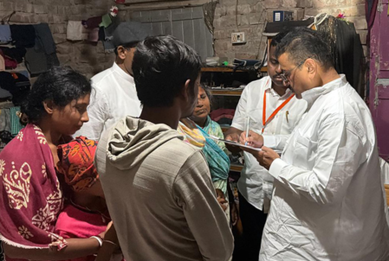 मुख्यमंत्री सुवेंदु अधिकारीने दिला मोबाइलचा कमी वापर करण्याचा सल्ला मुख्यमंत्री सुवेंदु अधिकारीने दिला मोबाइलचा कमी वापर करण्याचा सल्ला