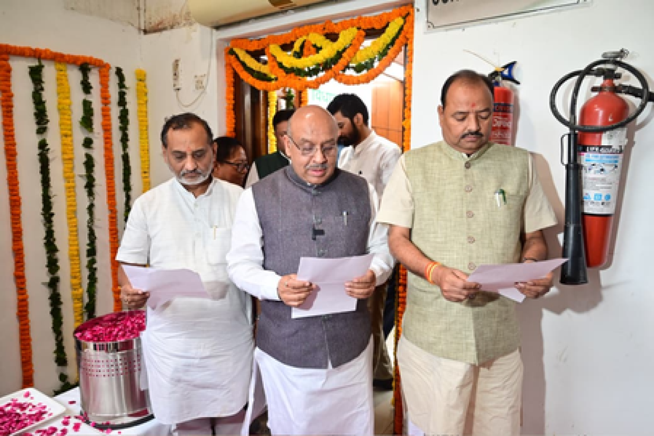 राष्ट्रीय एकता दिवसानिमित्त विधानसभा अधिकाऱ्यांना एकतेची शपथ