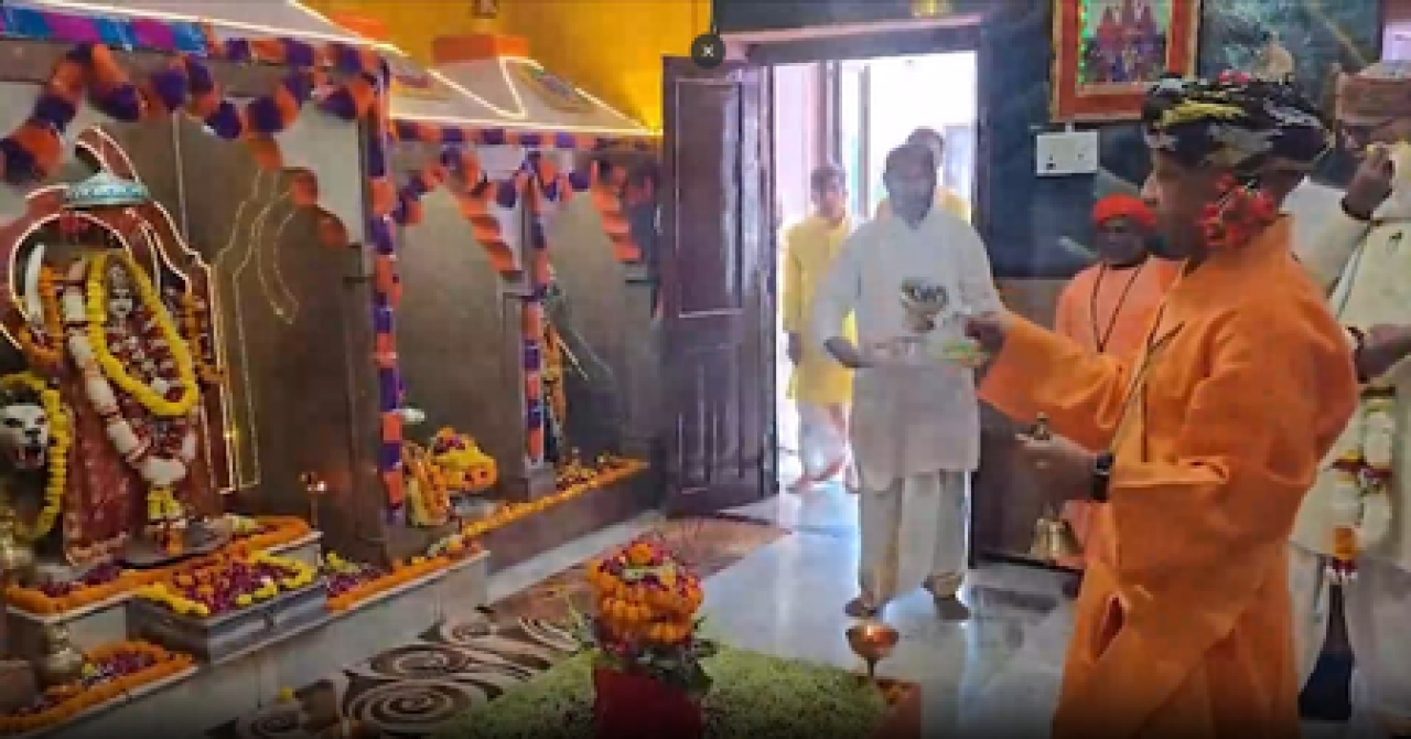 विजयादशमीच्या पावन पर्वावर मुख्यमंत्री योगी आदित्यनाथ यांची गुरु गोरखनाथची आराधना