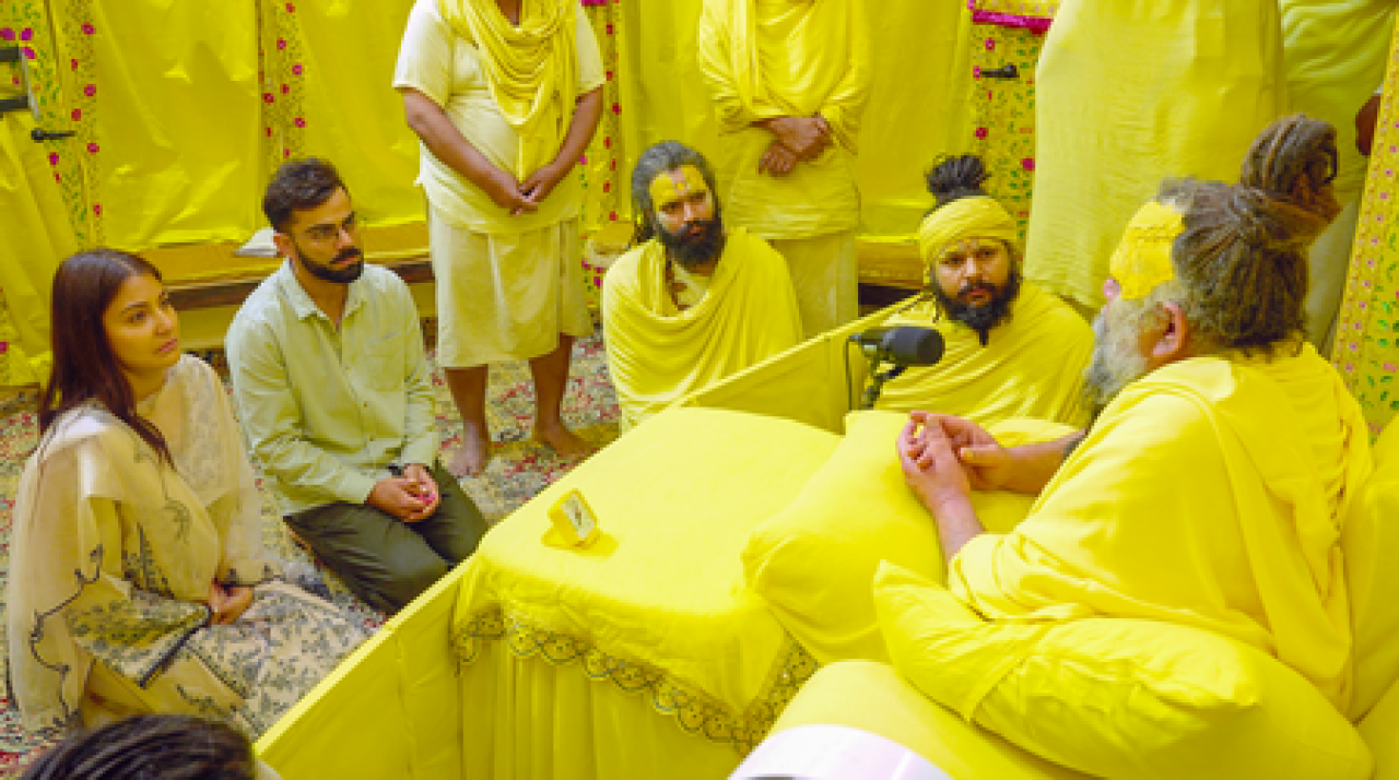 विराट कोहलीच्या प्रवक्त्याने फलाहारी महाराजांच्या आरोपांना दिला खंडन विराट कोहलीच्या प्रवक्त्याने फलाहारी महाराजांच्या आरोपांना दिला खंडन
