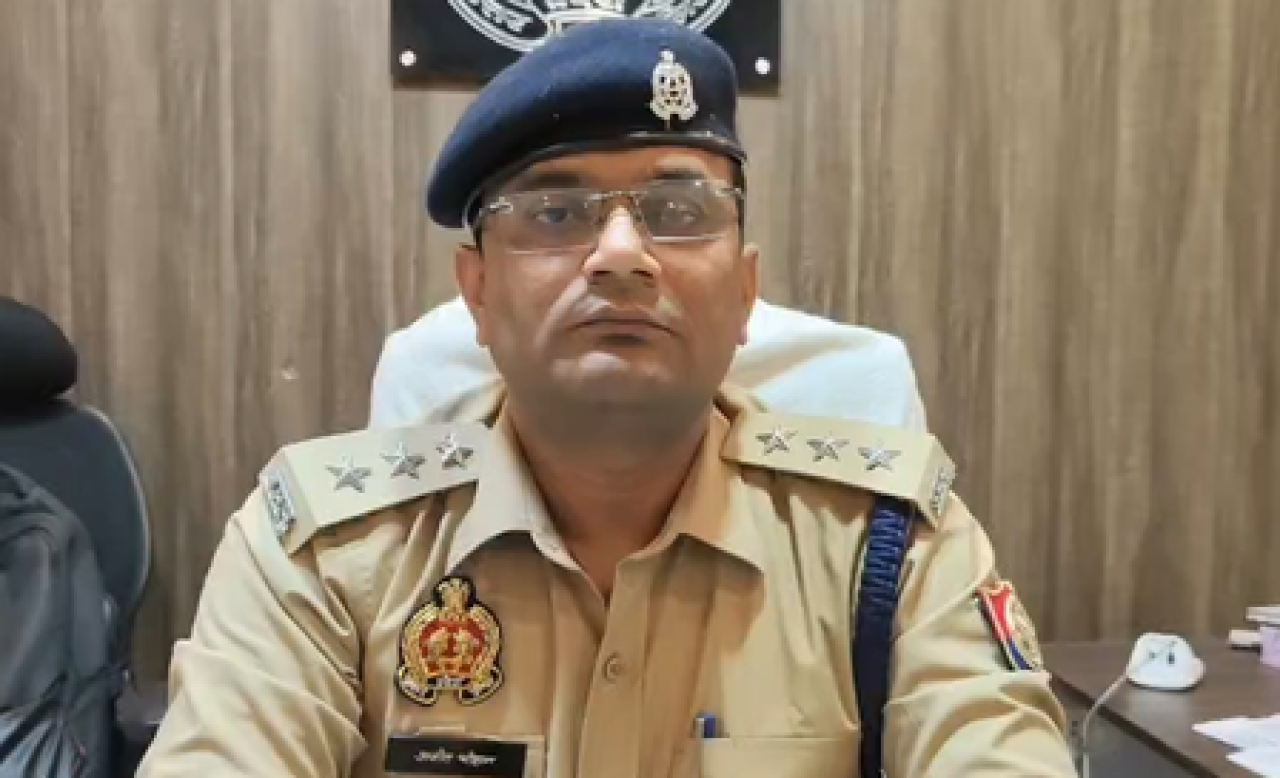 हरदोईमध्ये चोरीच्या संशयावरून घरेलू सहायिकेला मारहाण, पाच जणांवर एफआयआर हरदोईमध्ये चोरीच्या संशयावरून घरेलू सहायिकेला मारहाण, पाच जणांवर एफआयआर